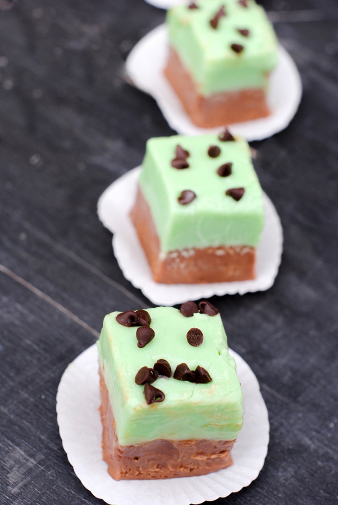 Chocolate Peppermint Fudge Recipe-This recipe is going to be a huge hit! The bottom layer is chocolate and the top is peppermint. A perfect blend for a great holiday treat. #fudge #dessert #christmastreats