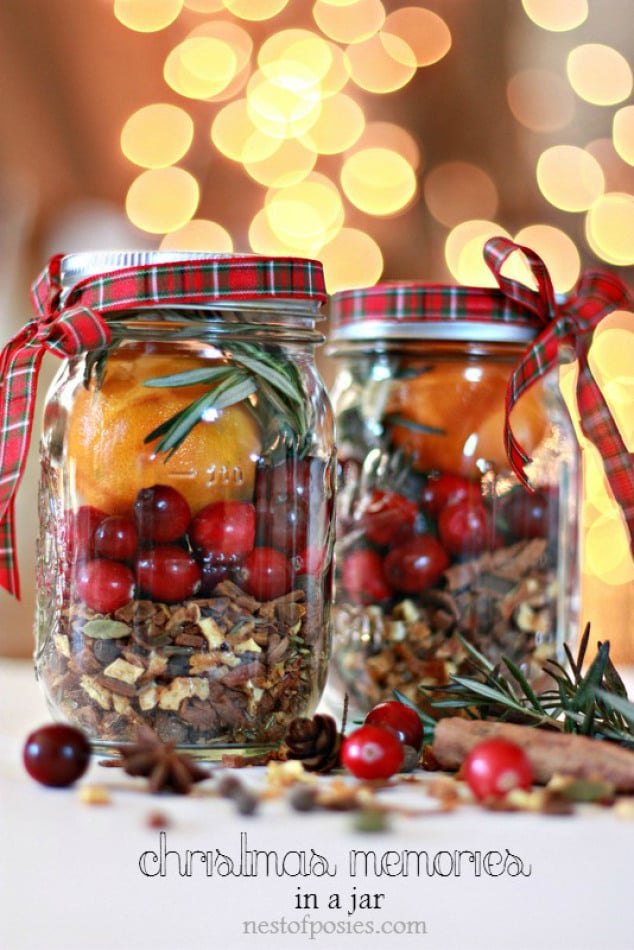 Christmas-in-a-Jar.-DIY-Homemade-gift-for-teahcers-neighbors-co-workers
