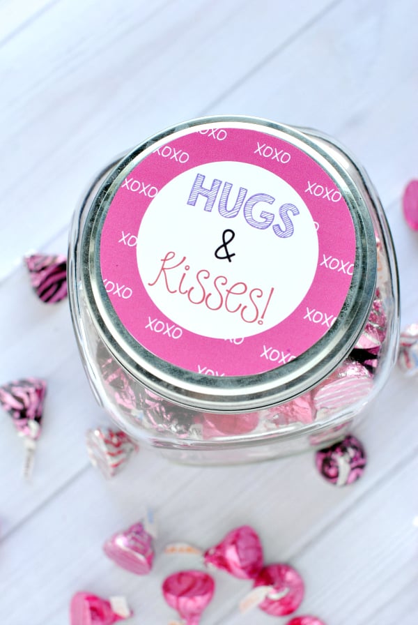 Hugs and Kisses Gift Tag for Valentine's Day-Just add some hugs and kisses candy to a package and then add a cute tag for an easy Valentine's gift. #valentinesday #valentinesgiftforhim