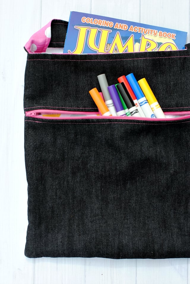Kid's Tote Bag Pattern-This cute bag for kids is perfect for on the go. It's got pockets for things like markers and crayons, a spot for books and it's easy for little hands to hold. You're going to love making it, the kids will love taking it. #pattern #sew