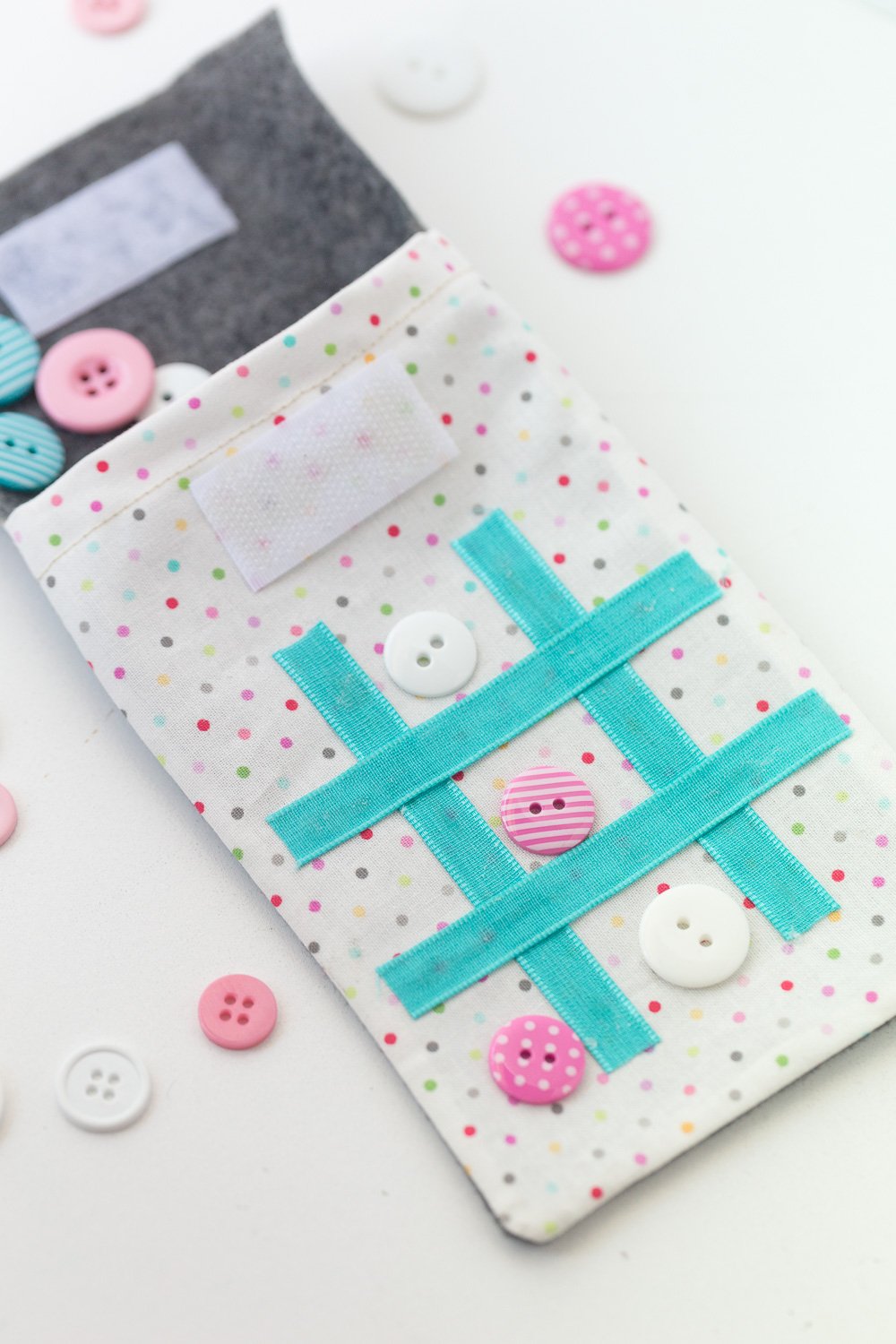 On the Go Tic Tac Toe Sewing Tutorial-Make this cute little game for road trips, waiting rooms or wherever you are going! #sew #sewing #pattern #kids