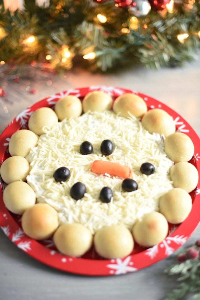 This holiday dip makes a great appetizer for holiday parties. It's easy to make and tastes amazing. Plus, it's a cute snowman! 