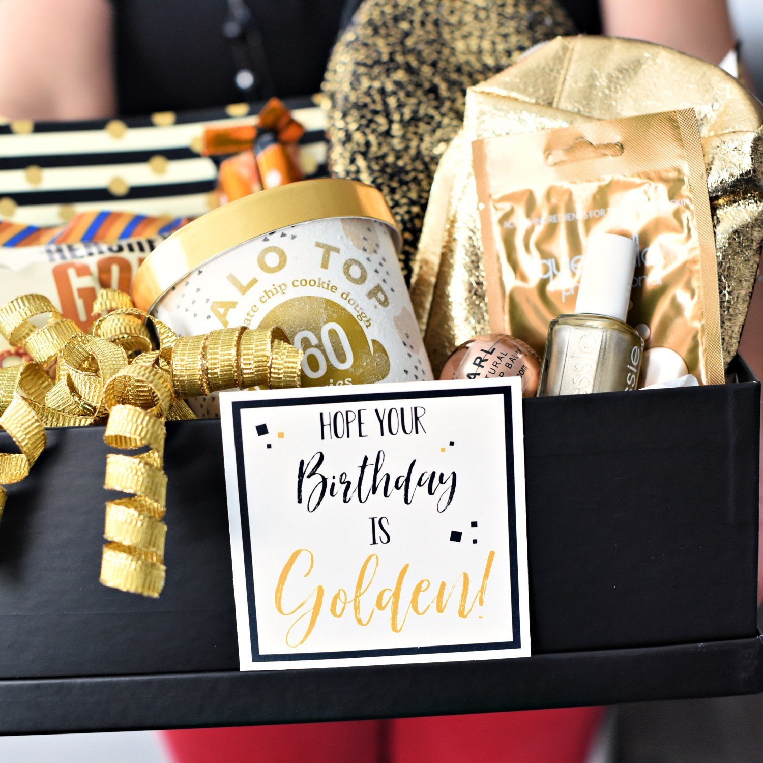 Gift ideas for a golden birthday